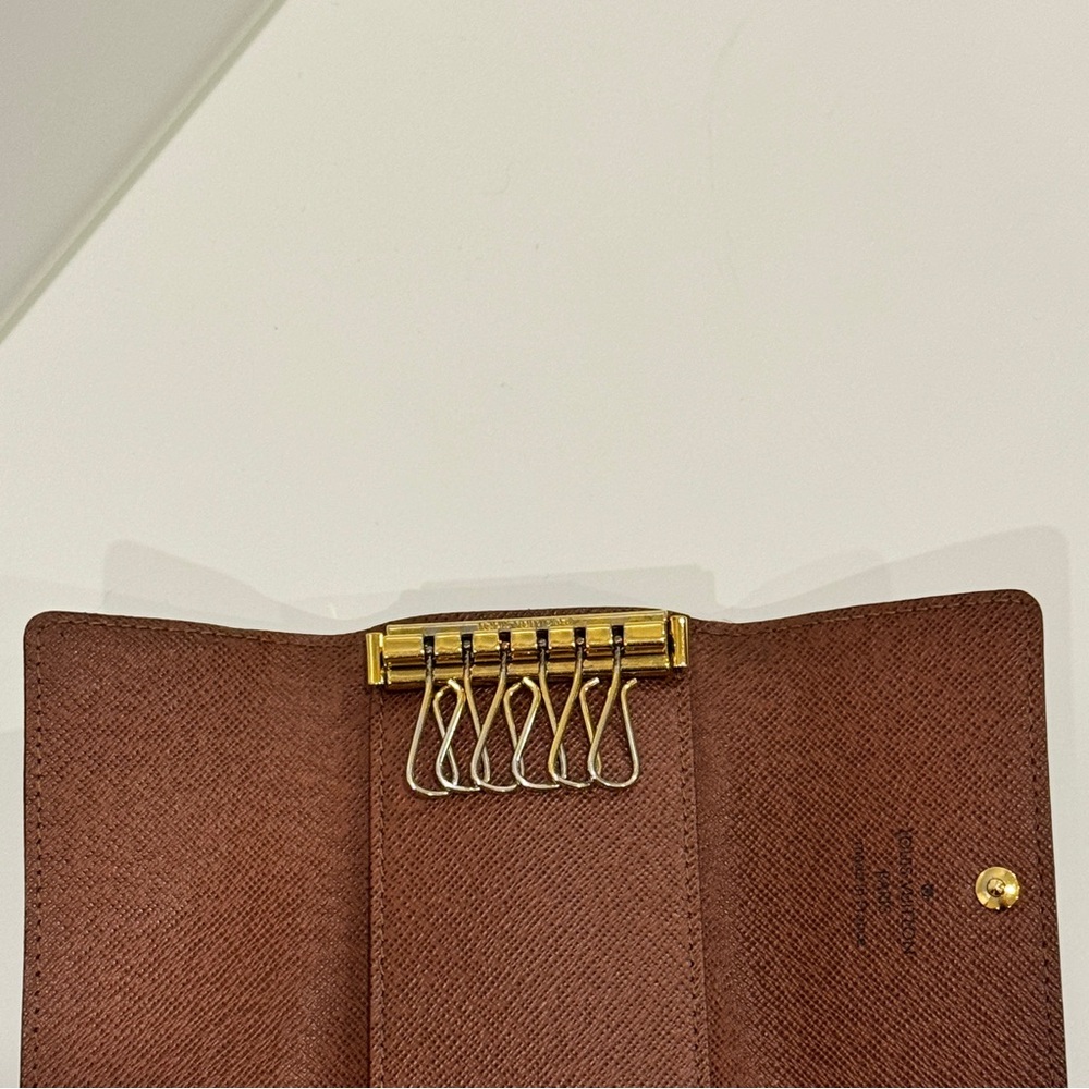 Louis Vuitton Monogram 6 Key Holder M62630 - Picture 9 of 15
